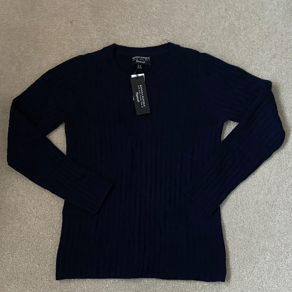 Banana Republic women's Dark Blue Crewneck Sweater. Size medium. NWT.